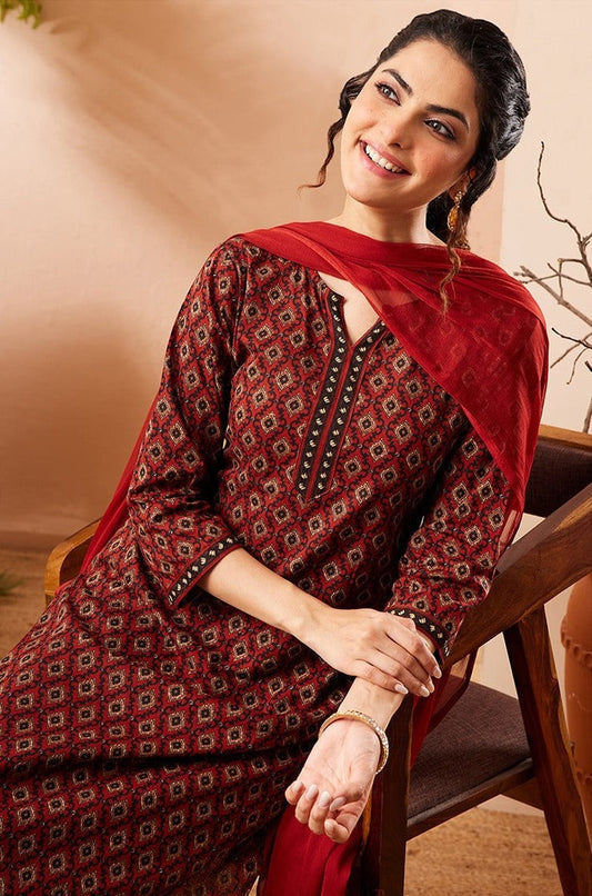 Naanu maroon cotton kurta with diamond print, keyhole neckline, embroidered placket, and matching dupatta and pants.