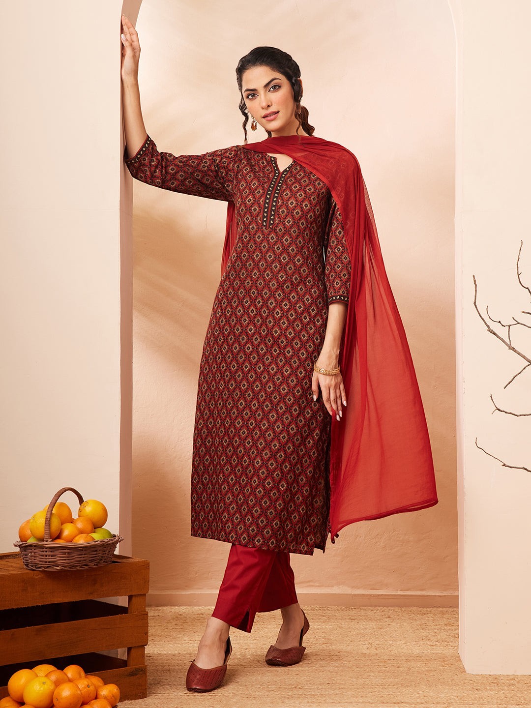 Naanu maroon cotton kurta with diamond print, keyhole neckline, 3/4 sleeves, matching pants and chiffon dupatta.