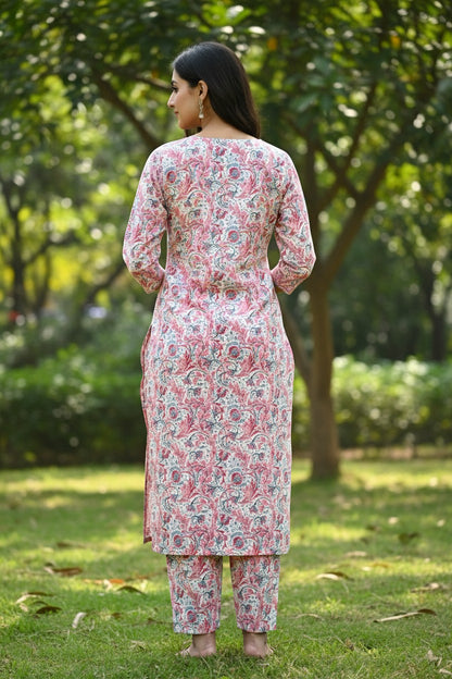 Naanu pink Kalamkari floral jaal print straight kurta with 3/4 sleeves and matching straight pants.